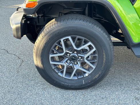 New 2026 Jeep Wrangler Unlimited Sahara AWD/4WD image 10