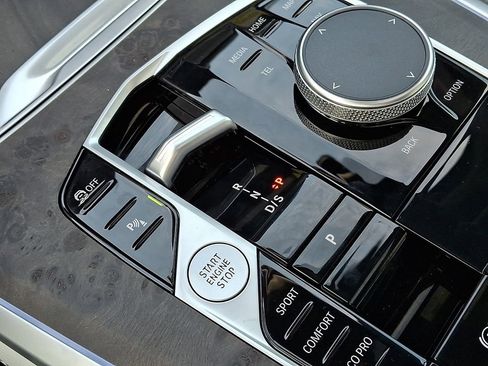 Used 2026 BMW X5 xDrive40i w/ Climate Comfort Package image 16