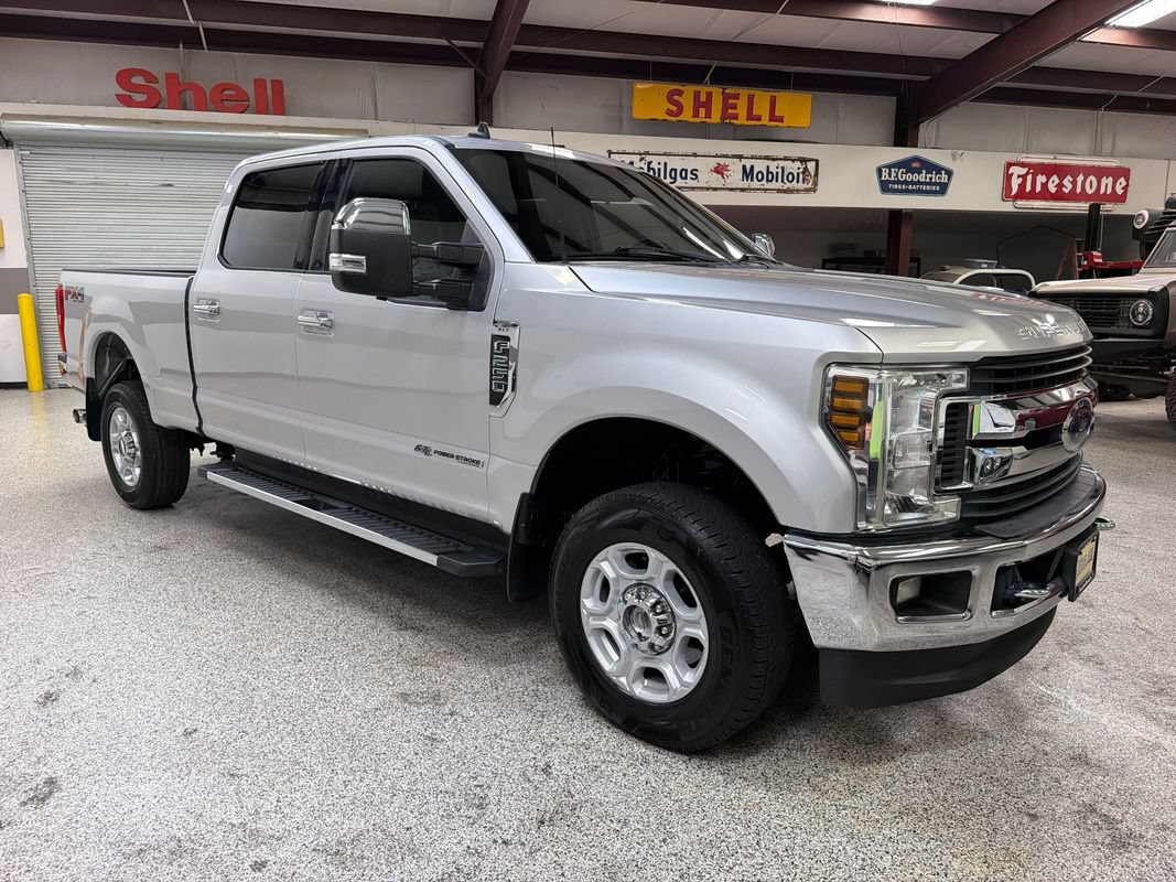 Used 2019 Ford F250 XLT w/ XLT Premium Package AWD/4WD image 11