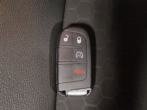 Used 2020 Jeep Compass Latitude w/ Cold Weather Group AWD/4WD image 32