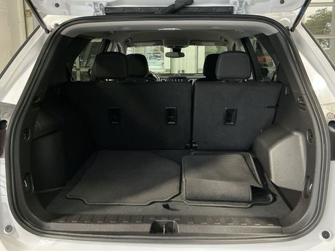 Used 2024 Chevrolet Equinox LS w/ LS Convenience Package FWD image 25