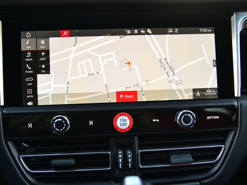 New 2026 Porsche Macan Turbo image 30