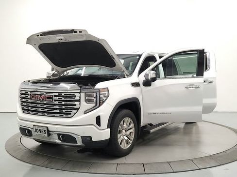 Used 2023 GMC Sierra 1500 Denali w/ Technology Package AWD/4WD image 11