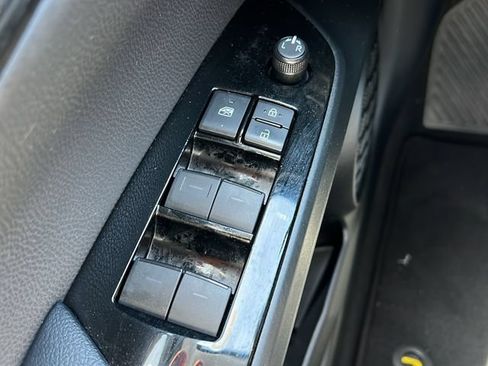 Used 2019 Toyota Prius Prime Plus FWD image 29