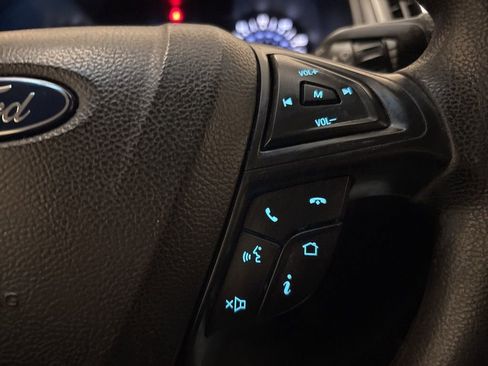 Used 2019 Ford Edge SE image 16