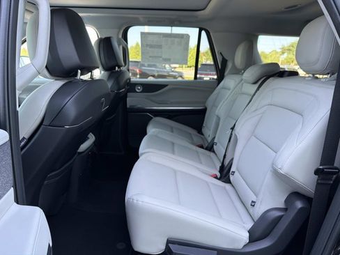 New 2026 Lincoln Navigator L Reserve AWD/4WD image 16