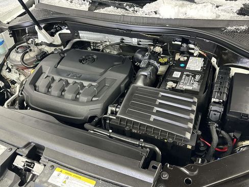 Certified 2021 Volkswagen Tiguan SE R-Line image 10