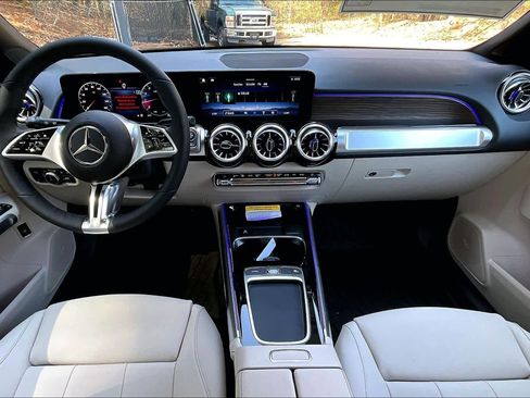 New 2026 Mercedes-Benz GLB 250 4MATIC image 8