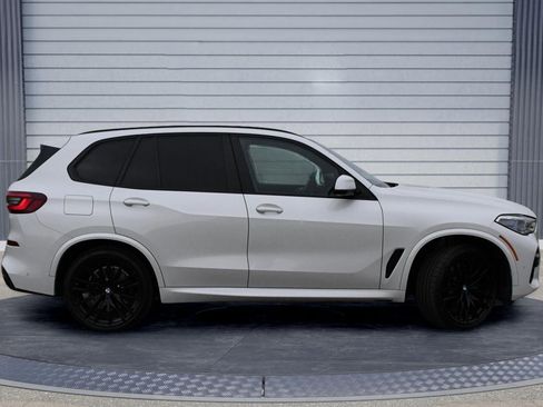 Used 2020 BMW X5 M50i w/ Executive Package image 3