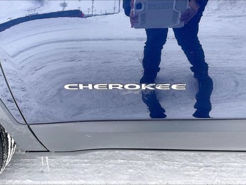 Used 2016 Jeep Cherokee Sport w/ Cold Weather Group image 31