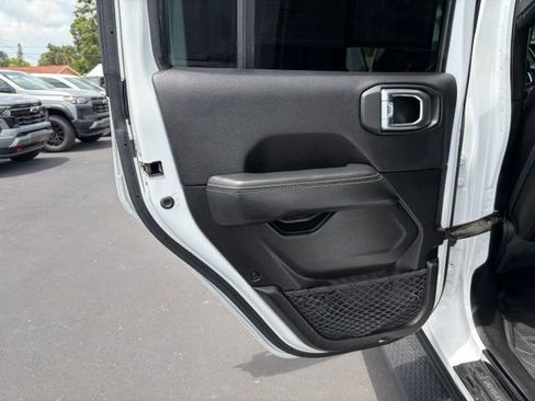 Used 2022 Jeep Wrangler Unlimited Sahara AWD/4WD image 13