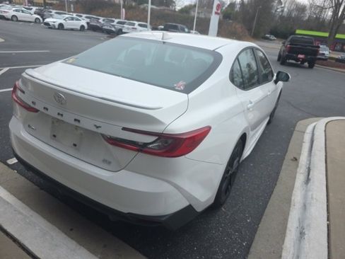 Used 2025 Toyota Camry SE image 8