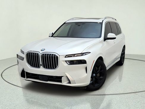Used 2023 BMW X7 xDrive40i AWD/4WD image 2
