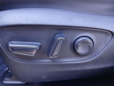 Certified 2023 Toyota Highlander XLE image 39