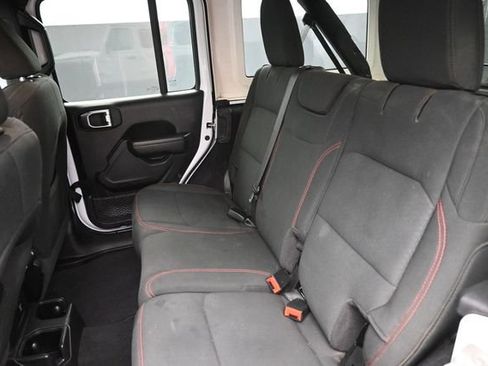 Used 2023 Jeep Wrangler Unlimited Rubicon AWD/4WD image 17