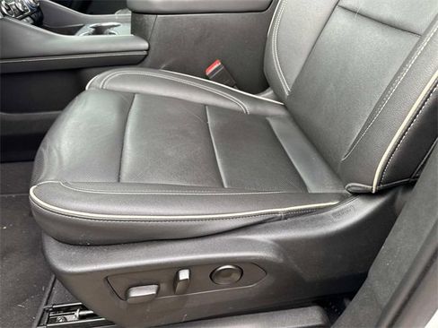 Used 2022 GMC Yukon XL SLT w/ SLT Luxury Package image 21