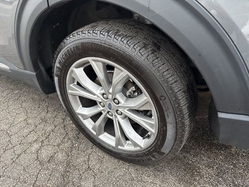 Used 2022 Ford Explorer XLT w/ Equipment Group 202A image 27