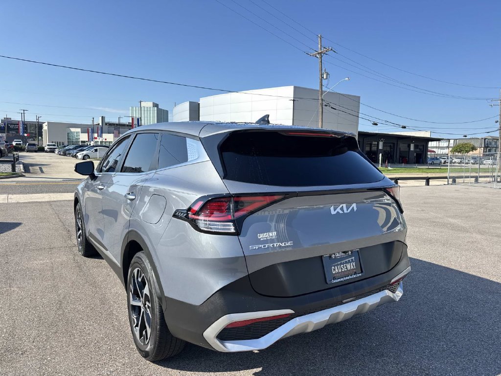 Used 2024 Kia Sportage EX FWD image 5
