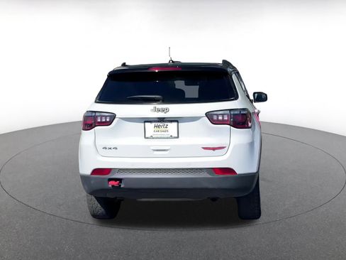 Used 2025 Jeep Compass Trailhawk image 12