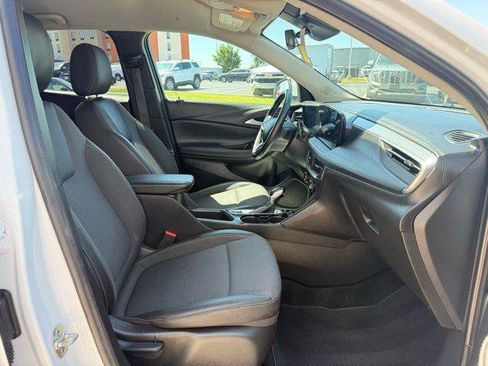 Used 2024 Buick Encore GX Preferred FWD image 3