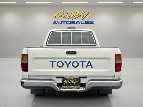 Used 1994 Toyota Pickup DX image 4