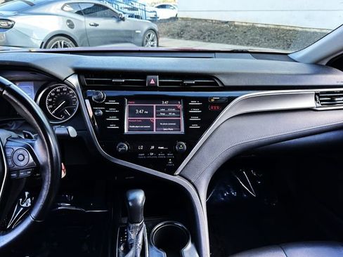 Used 2018 Toyota Camry SE image 12