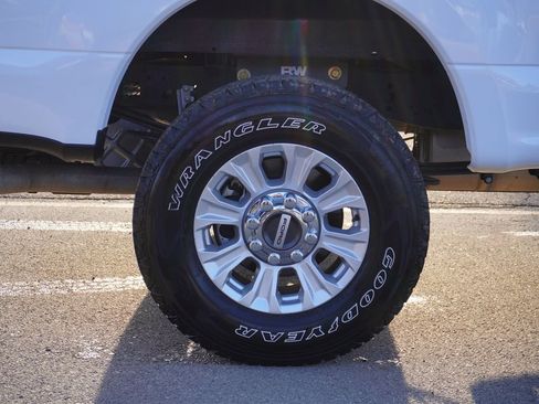 Used 2022 Ford F250 XL w/ STX Appearance Package image 12