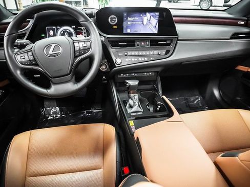 Used 2025 Lexus ES 300h w/ Premium Package image 19