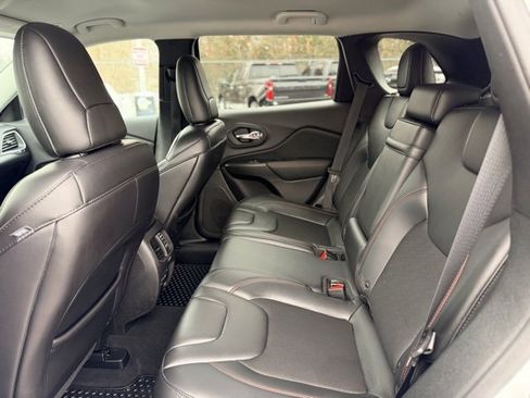 Used 2019 Jeep Cherokee Trailhawk w/ Cold Weather Group image 24