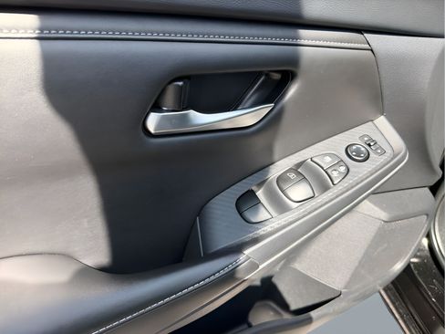 Used 2025 Nissan Sentra SV FWD image 13