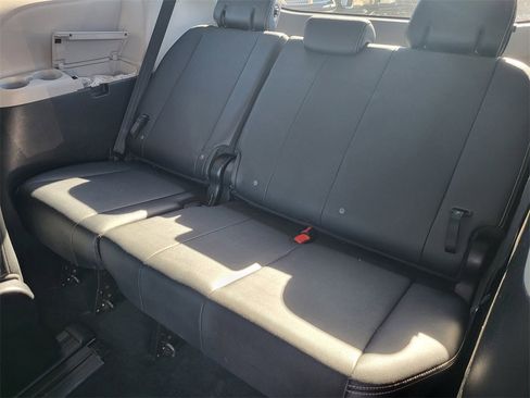 Used 2016 Toyota Sienna SE image 17
