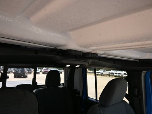 Used 2024 Jeep Gladiator Sport AWD/4WD image 22