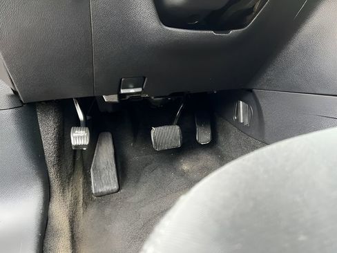 Used 2017 Ford Explorer XLT AWD/4WD image 24