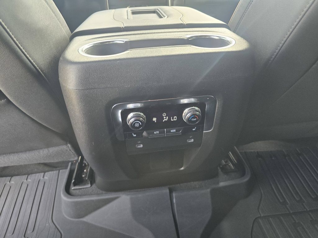 Used 2024 GMC Yukon AT4 w/ Technology Package AWD/4WD image 16