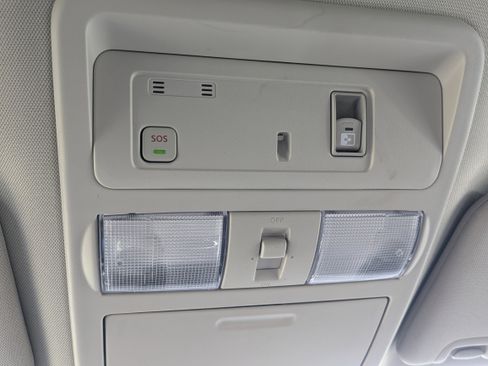 Used 2023 Nissan Titan SV w/ SV Convenience Package RWD image 30