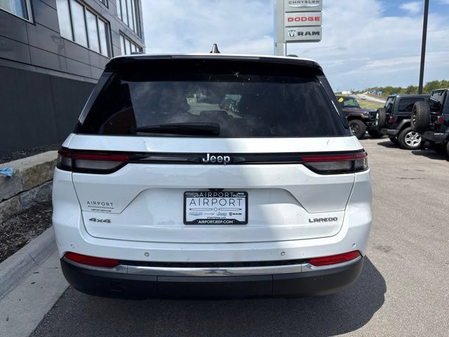 Used 2023 Jeep Grand Cherokee Laredo AWD/4WD image 4