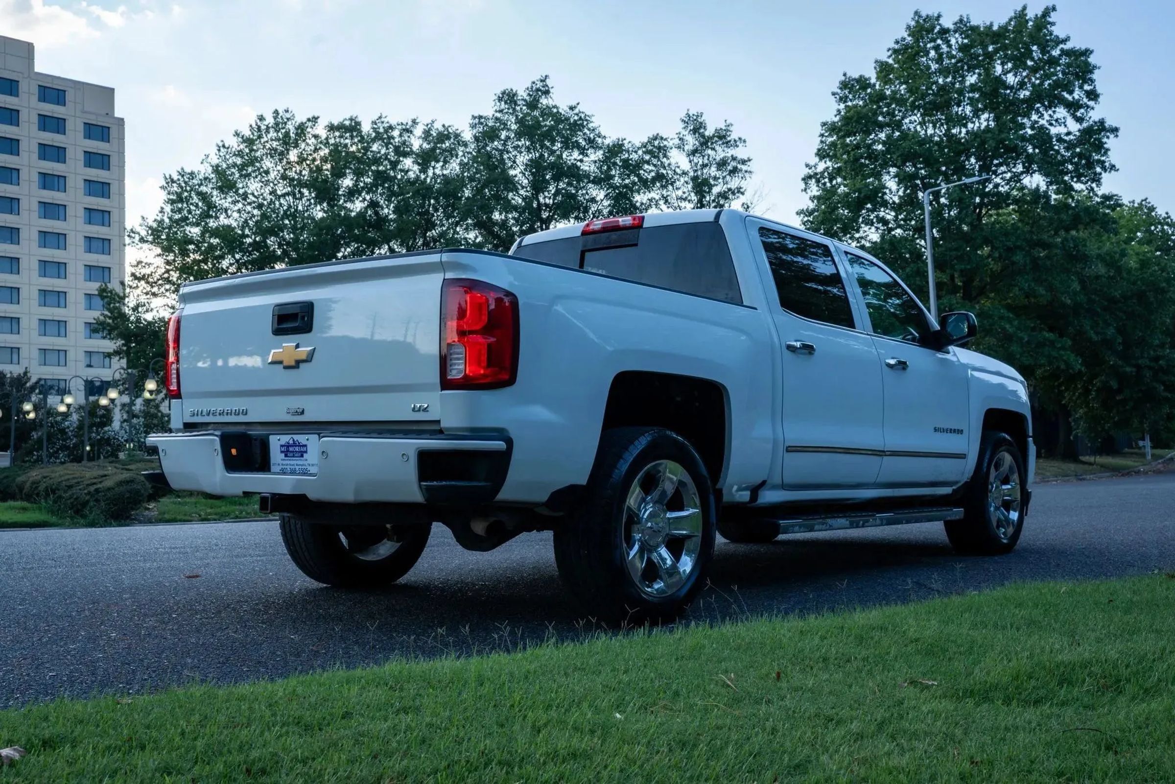 Used 2016 Chevrolet Silverado 1500 LTZ Z71 w/ LTZ Plus Package AWD/4WD image 5