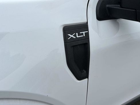 Used 2024 Ford Maverick XLT image 3