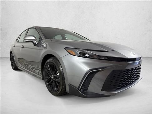 Used 2026 Toyota Camry SE FWD image 1