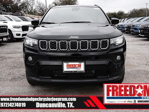 New 2026 Jeep Compass Latitude image 8