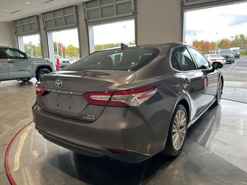 Used 2019 Toyota Camry XLE image 6
