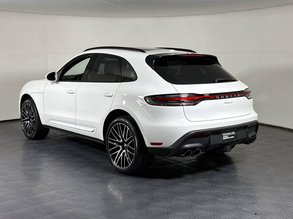 Certified 2025 Porsche Macan AWD/4WD image 3