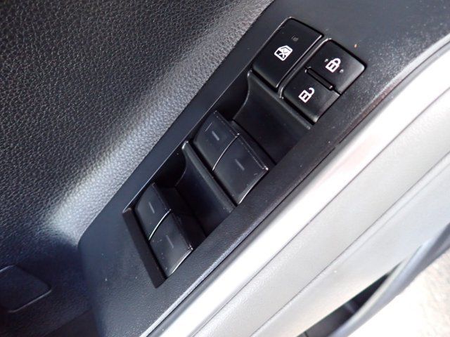Used 2023 Toyota Highlander XLE AWD/4WD image 17