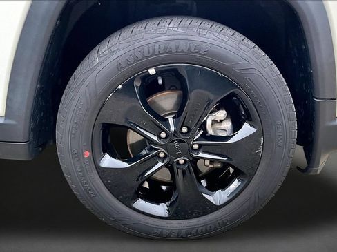Used 2018 Jeep Compass Latitude w/ Popular Equipment Group AWD/4WD image 31