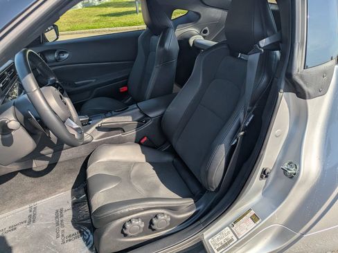 Used 2025 Nissan Z Performance w/ Floor Mat Package RWD image 16