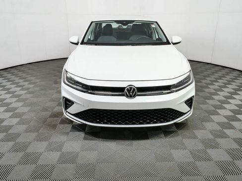 Certified 2025 Volkswagen Jetta SE FWD image 32