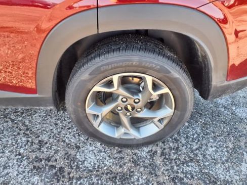 Used 2025 Chevrolet Trax LT w/ LT Convenience Package FWD image 45