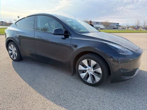 Used 2024 Tesla Model Y Long Range image 4
