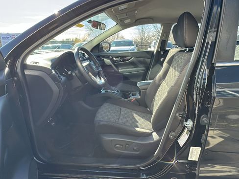 Used 2018 Nissan Rogue Sport SV image 12