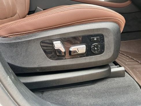 Used 2022 BMW X7 xDrive40i w/ M Sport Package AWD/4WD image 40